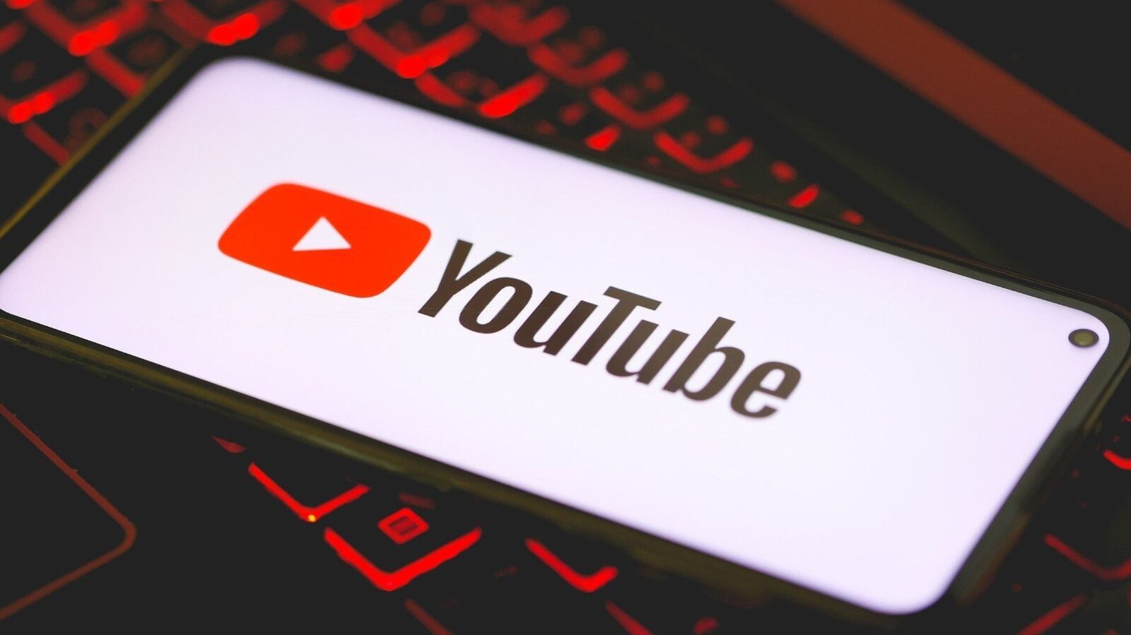 YouTube șterge două canale ce foloseau AI pentru trailere false, după 1 miliard+ vizualizări