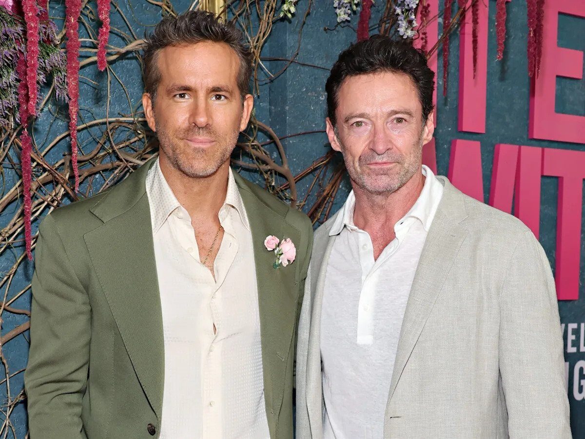 De ce romantismul lui Hugh Jackman se spune că pune la încercare prietenia cu Ryan Reynolds?