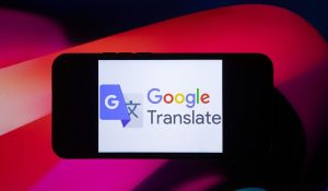 Google Translate devine mai natural cu Gemini și testează traducerea în timp real prin căști