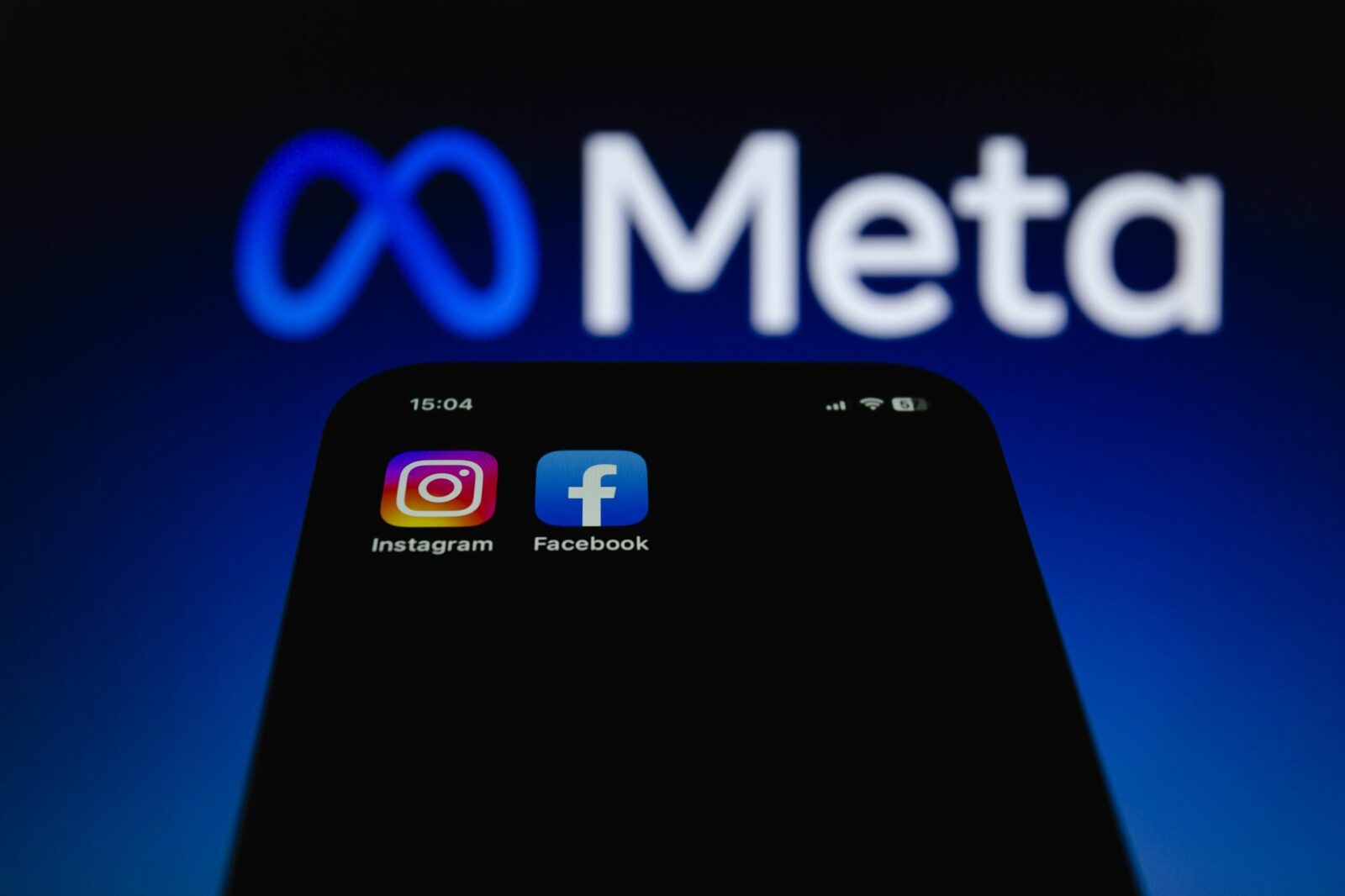 Comisia Europeană anunță că Meta va da opţiuni pentru reclame personalizate pe FB şi IG