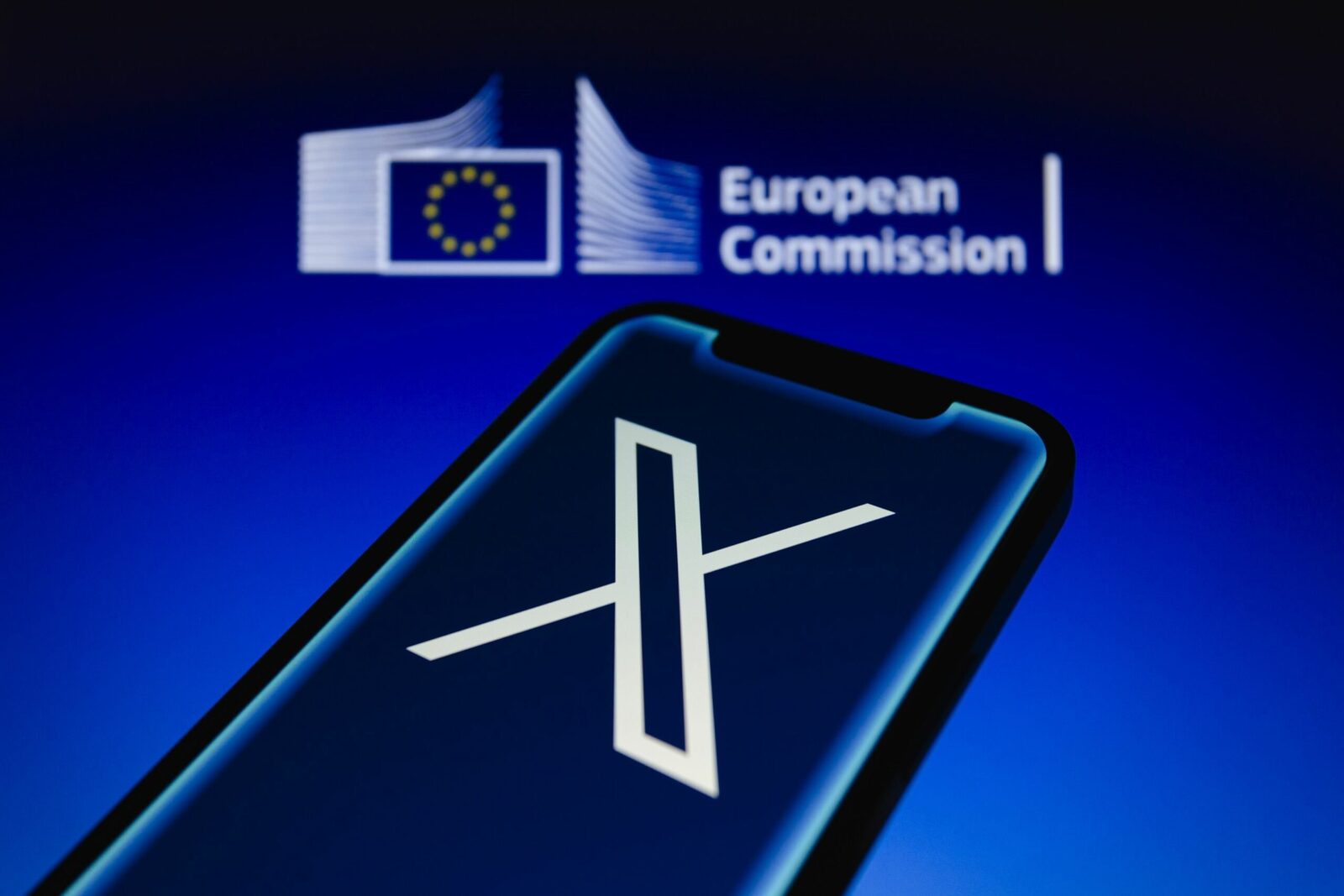 Platforma X primește amendă de 120 milioane de euro: care este motivul?