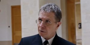 Thrillerul plin de acțiune al lui Gary Oldman, „de-a dreptul uluitor”, rulează pe TV diseară.