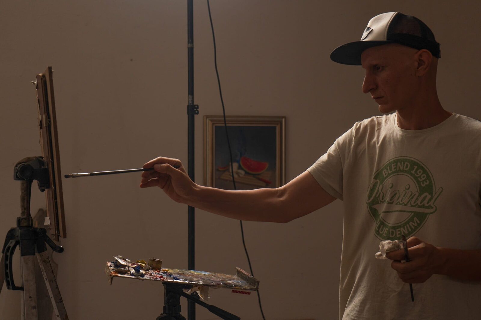 INTERVIU – Lucian Prună, artistul ce transformă micii românești în opere și devine viral