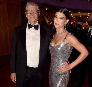 Phoebe Gates adună 30 mil. $ pentru startup AI, cu sprijinul tatălui în suportul clienților