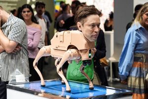 Musk, Zuckerberg și Bezos devin figuri într-o lucrare bizară de 100.000 de dolari