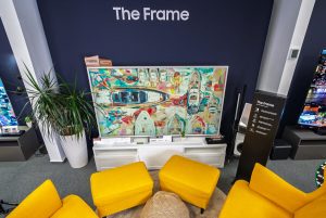 Samsung lider distanțat în valoarea vânzărilor, iar TCL și Hisense avansează în volum.