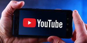 YouTube elimină materialele AI cu eroi Disney, după ce firma a avertizat cu proces