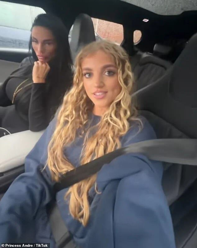 Katie Price și fiica ei, Princess, cheltuiesc mii la Selfridges după profiturile uriașe de pe OnlyFans