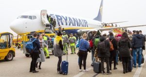 Turbulențe de coșmar pe un zbor Ryanair. Martorii descriu haosul!