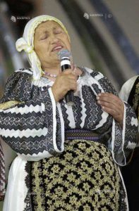 Mehedinți: Rapsodul Domnica Trop, ”privighetoarea” satului, a murit la 87 de ani