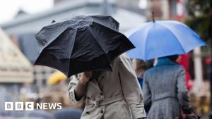 Alertă de inundații: Meteorologii anunță ploi torențiale în Wales