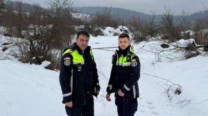 Salvarea în extremis a unui bărbat spânzurat de către doi polițiști din Hunedoara
