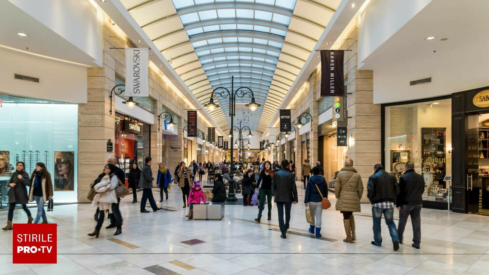 Revelion 2025: Centrele comerciale își anunță programul special de Anul Nou