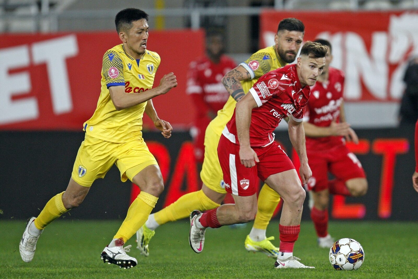 Dinamo și Petrolul se pregătesc pentru duelul cu numărul 99