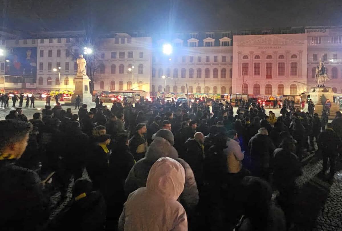 Fanii Fenerbahce au invadat Centrul Vechi din București! Live de la GSP