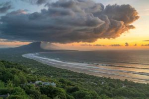 Bali sub presiune: turiștii își reevaluează vacanțele din cauza crizei