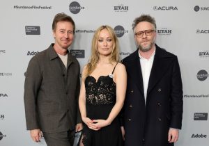Olivia Wilde impresionează cu „The Invite” la premieră, aplauze îndelungi!
