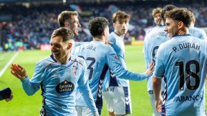 Bryan îi dă „lux” unghiilor și face furori pe teren!