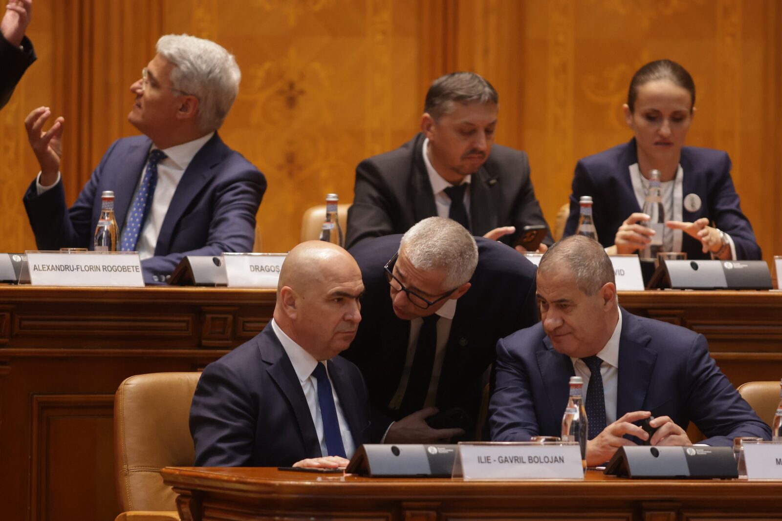 Bolojan, sub atac după reacția la scandalul de plagiat al ministrului Justiției