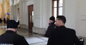 Dorian Popa, cu nasul bandajat, își înfruntă judecătorii în lacrimi