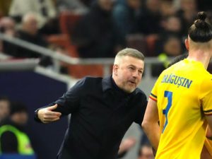 Radu Drăgușin, cu oferte de la cluburi din Italia și Germania, îi dă telefon lui Edi Iordănescu