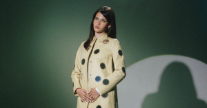 Torpedoul lui Morar: Sienna Spiro lansează „Die On This Hill”