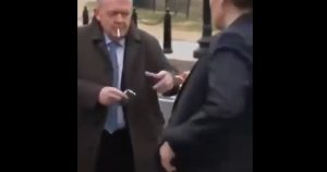 Șefii diplomației din Danemarca și Groenlanda, surprinși fumând după negocieri la Casa Albă