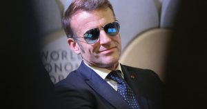 „Ochelarii lui Macron de la Davos: povestea din spatele stilului”