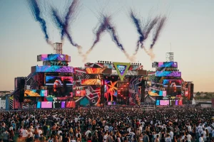 Generația Z își definește gusturile muzicale la festivalul Beach, Please! 2025