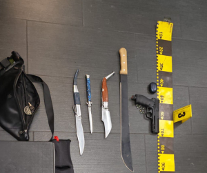 Război cu cuțite și săbii într-o sală de fitness din București!