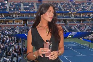 Bruneta enigmatică de la antrenamentul lui Djokovic stârnește curiozitate