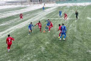 Farul și FC Botoșani înfruntă zăpada în meciul amical de la Mogoșoaia