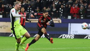 Ebnoutalib marchează la debut, dar Eintracht cedează victoria în ultimele secunde