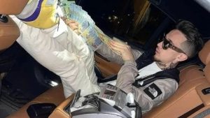 Trapperul MGK, reținut după o bătaie cu șapte tineri în București