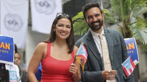 Alexandria Ocasio-Cortez îl va prezenta pe Zohran Mamdani la inaugurare