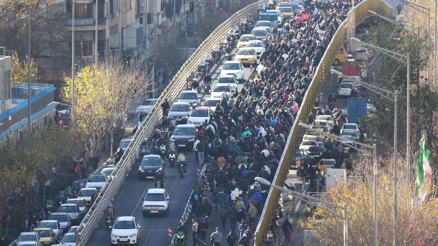 Proteste în Iran: Cel puțin 7 morți în confruntările violente