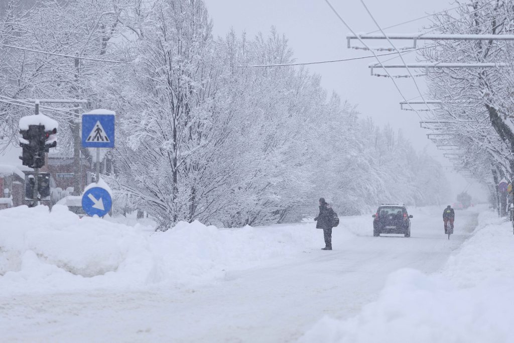 Starea drumurilor naționale după ninsori: dificultăți de circulație