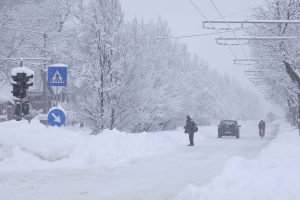 Starea drumurilor naționale după ninsori: dificultăți de circulație