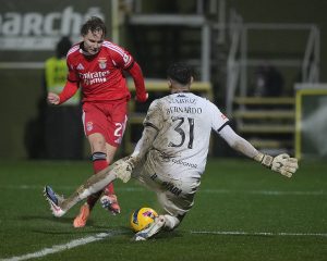 Benfica, blocată de Tondela, nu reușește să strălucească pe teren umed