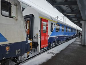 Trenurile întârzie până la cinci ore; circulația București-Ploiești, blocată