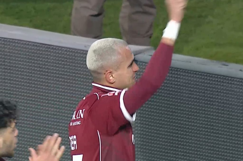 Lacrimi și emoție la Hermannstadt – Rapid: Cristian Manea, sprijinit de colegi