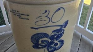 Femeie din România transformă un vas vechi în 32.000 de dolari!