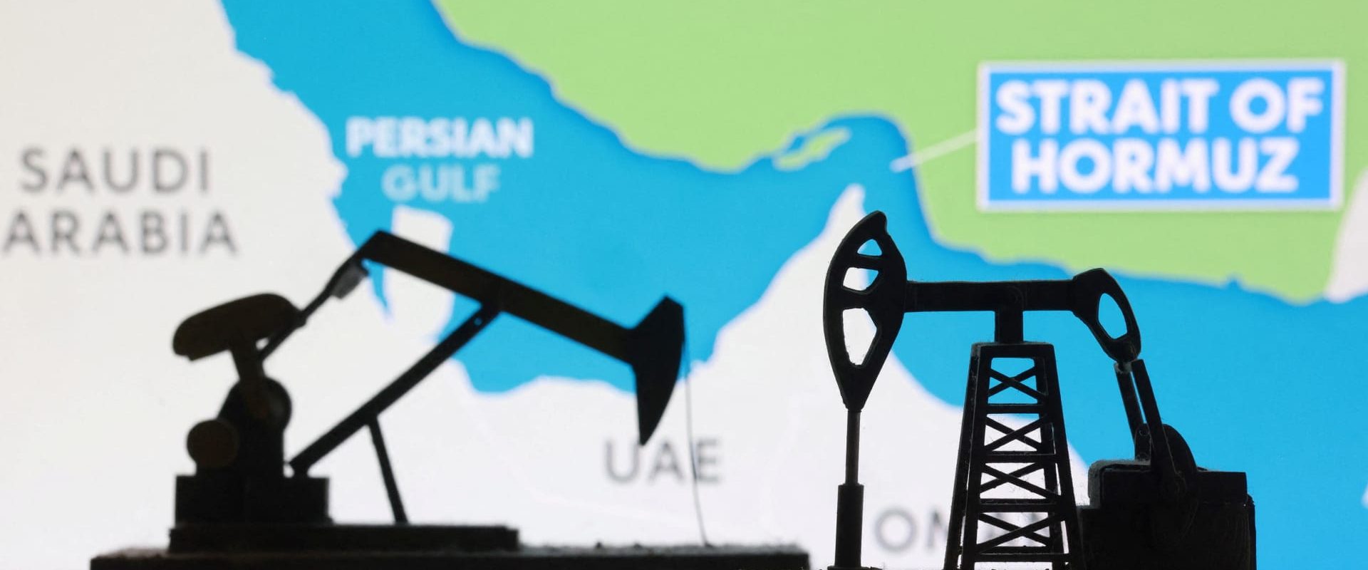 Petrolul sare de 100 de dolari barilul, Trump: Prețul e mic pentru a învinge iranul
