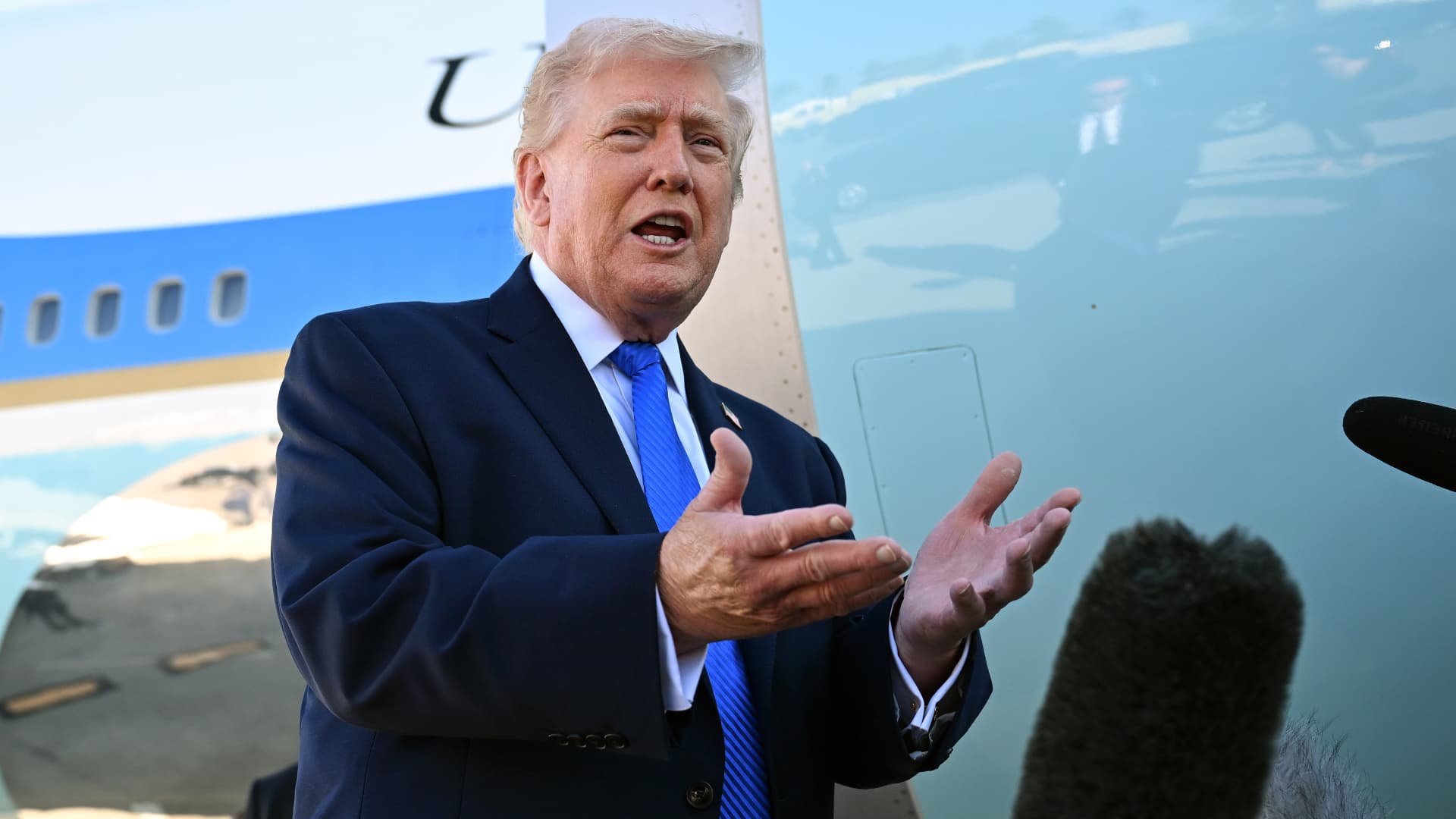 Trump „amină” atacul asupra Iranului