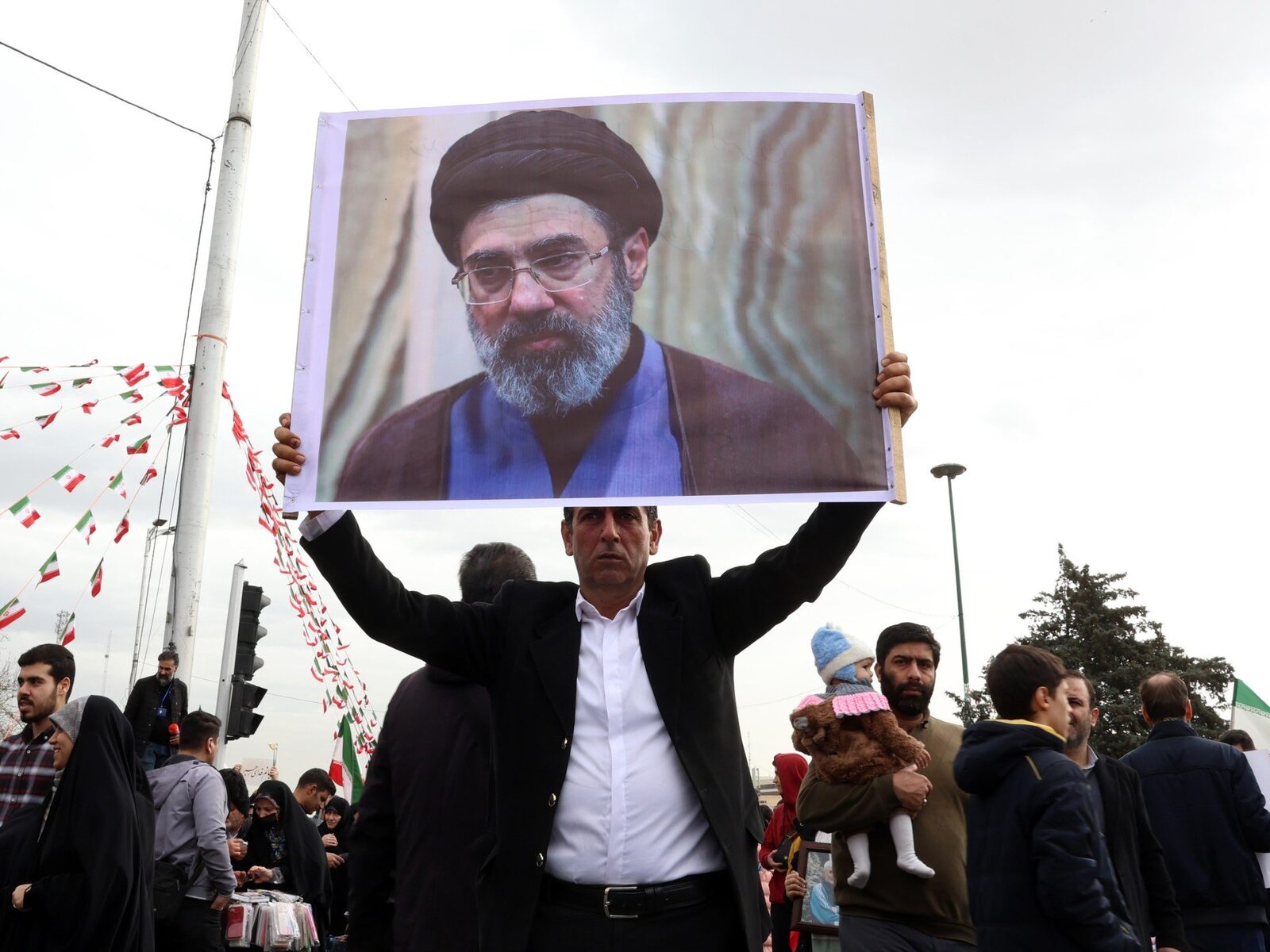 Iran: Mojtaba Khamenei, fiul care ar putea conduce țara în război cu Israelul