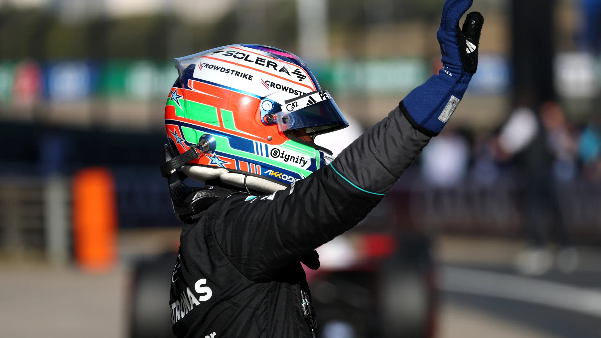 Kimi antonelli, record istoric în f1: L-a învins pe russell pentru pole-position!
