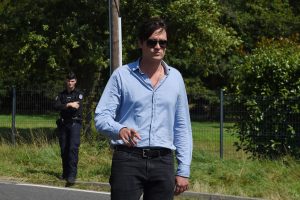 Fiul lui delon renunță la procesul pentru testamentul tatălui său