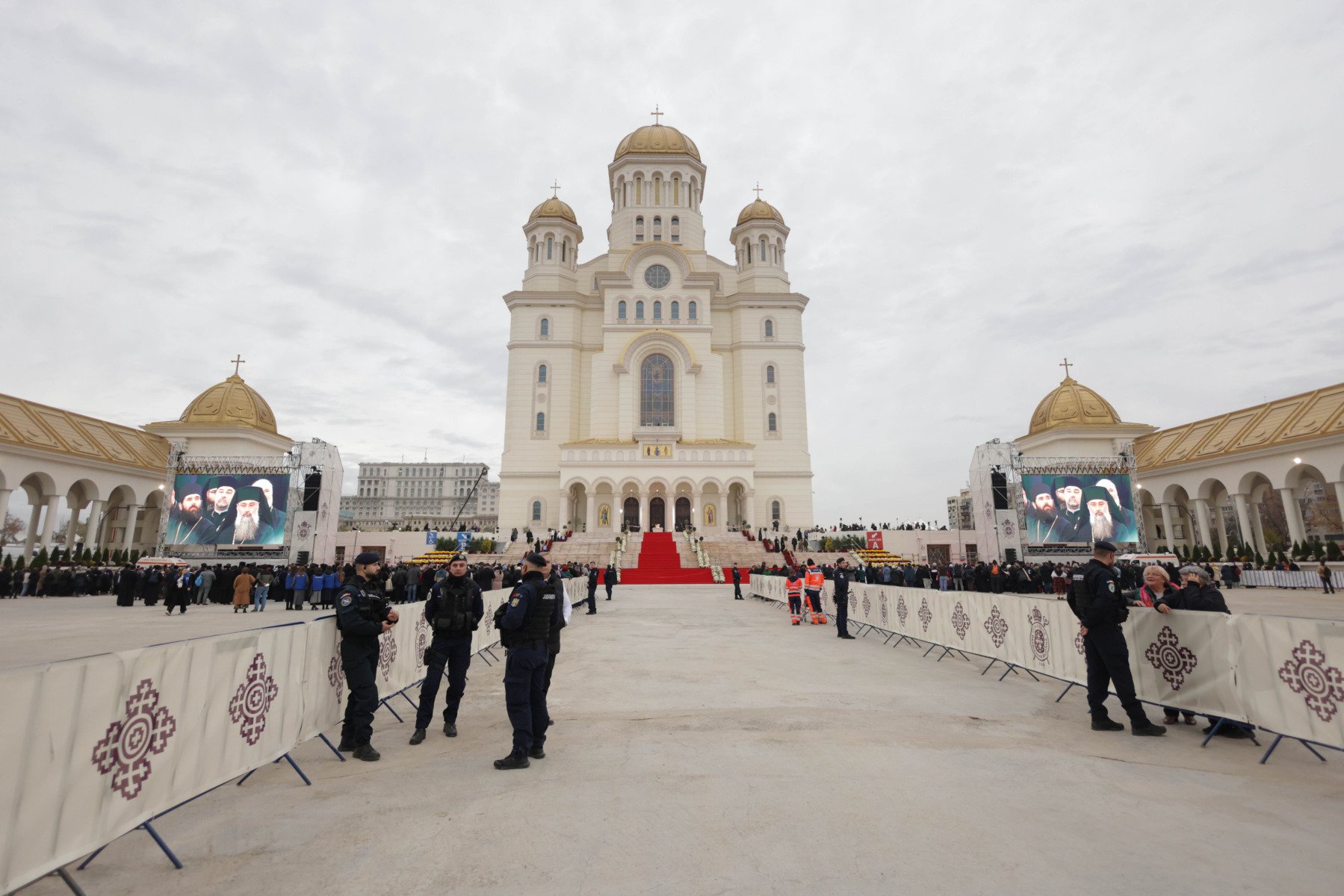 Patriarhul cere ajutor pentru pictura Catedralei, după 270 de milioane de euro cheltuite