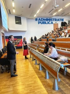 [Numele persoanei] s-a întâlnit cu studenți la invitația asociației municipiilor din România