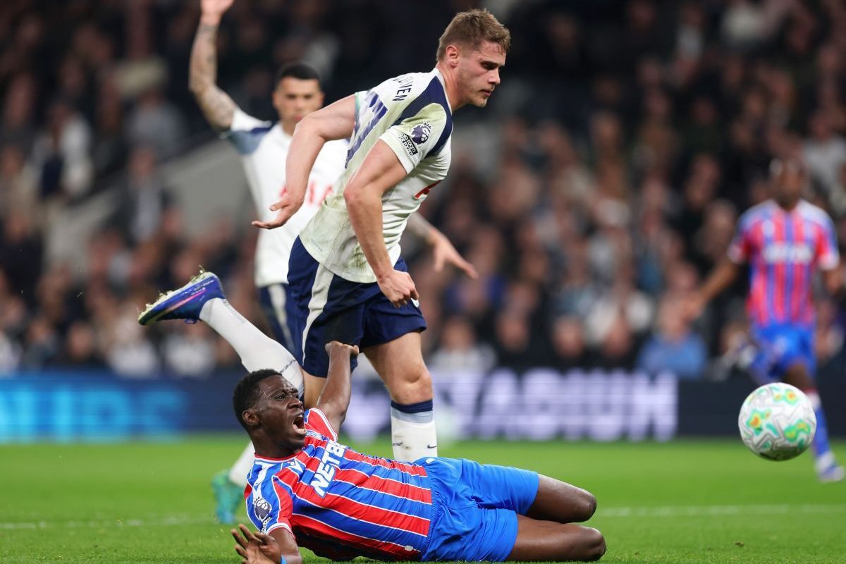 Dragusin, titular la spurs: Duel romanesc in capitala